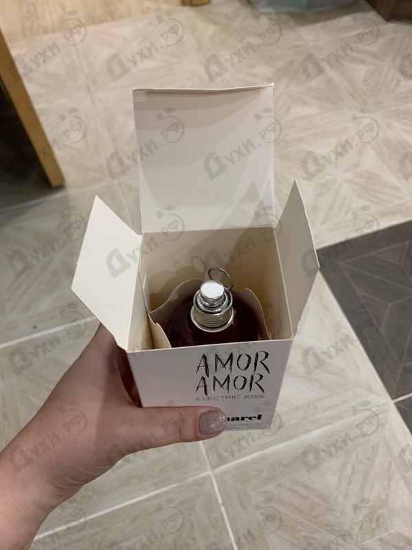 Духи Amor Amor Electric Kiss от Cacharel