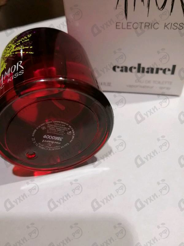 Духи Amor Amor Electric Kiss от Cacharel