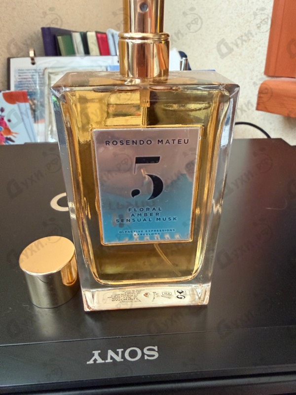 Отзывы Rosendo Mateu Olfactive Expressions Rosendo Mateu № 5 Floral, Amber, Sensual Musk