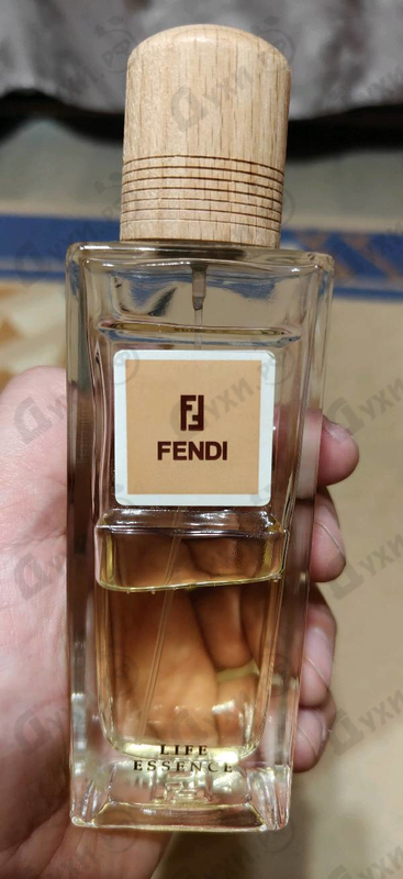 Парфюмерия Life Essence от Fendi