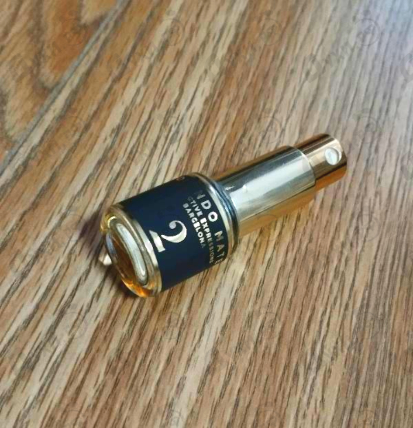 Парфюмерия Rosendo Mateu № 2 Citrus, Wood, Suede Leather от Rosendo Mateu Olfactive Expressions