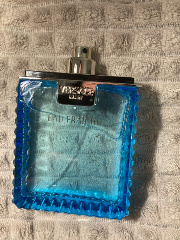 Парфюмерия Eau Fraiche от Versace