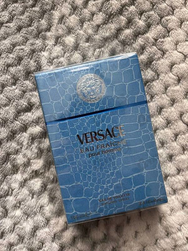 Парфюмерия Eau Fraiche от Versace