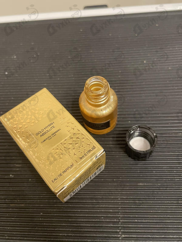 Купить Gold Myrrh Absolute от Carolina Herrera