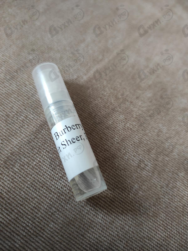 Духи Brit Sheer от Burberry