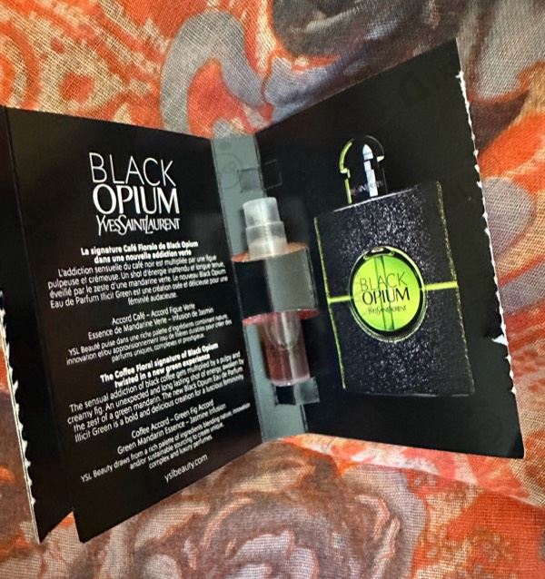 Купить Black Opium Illicit Green от Yves Saint Laurent