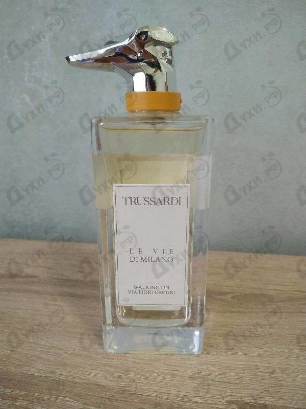 Духи Walking On Via Fiori Oscuri от Trussardi Купить Trussardi Walking On Via Fiori Oscuri