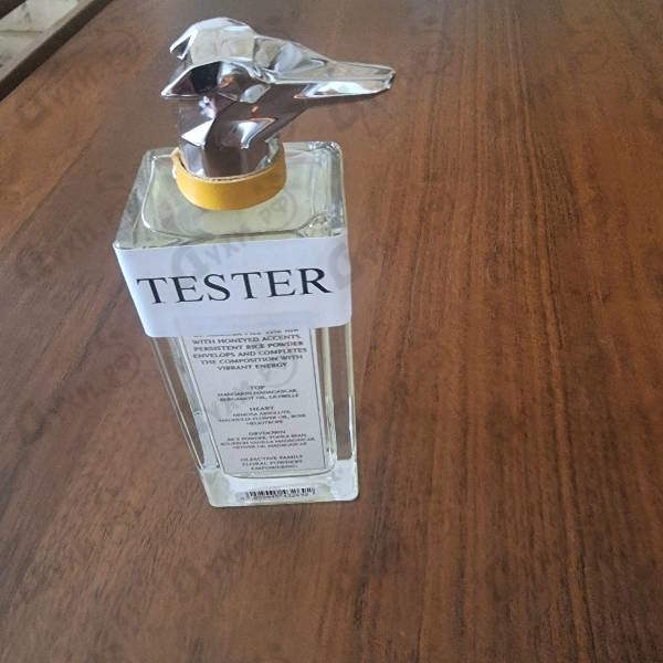 Духи Walking On Via Fiori Oscuri от Trussardi