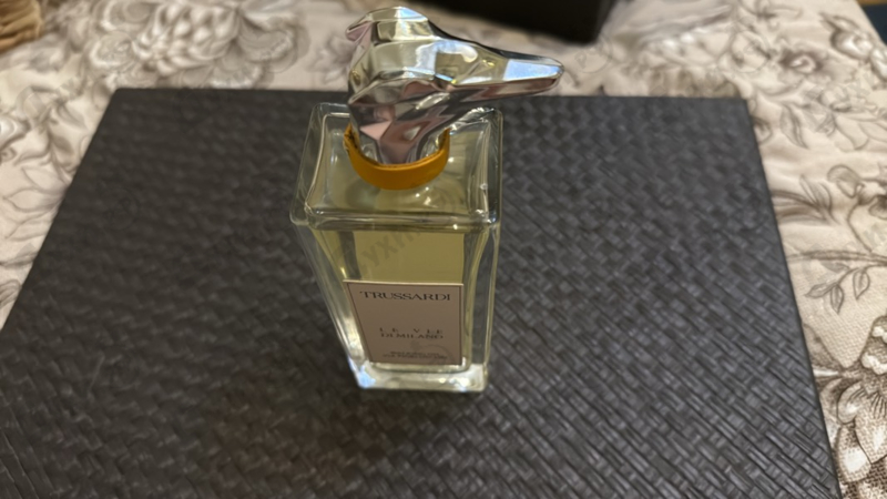 Парфюмерия Walking On Via Fiori Oscuri от Trussardi