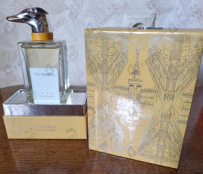 Купить Walking On Via Fiori Oscuri от Trussardi