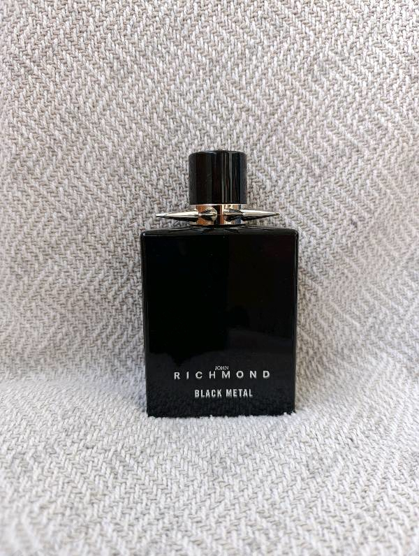 Духи Black Metal от John Richmond