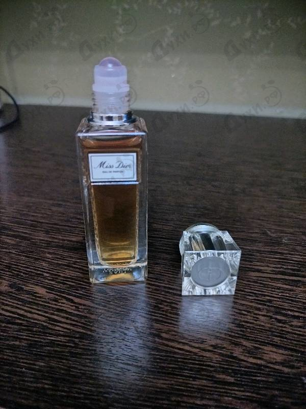 Купить Miss Dior Eau De Parfum Roller Pearl от Christian Dior