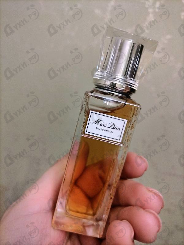 Купить Miss Dior Eau De Parfum Roller Pearl от Christian Dior