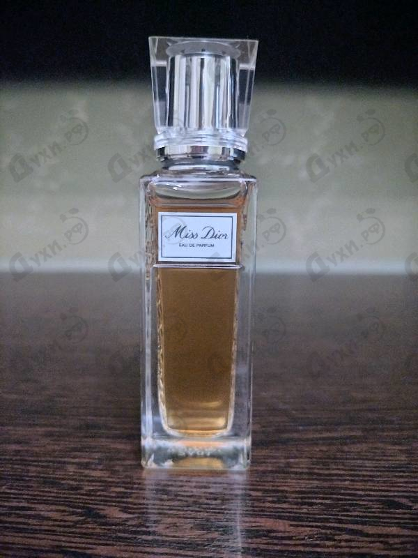 Парфюмерия Miss Dior Eau De Parfum Roller Pearl от Christian Dior