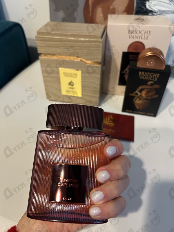 Парфюмерия Cafe Rose (2023) от Tom Ford