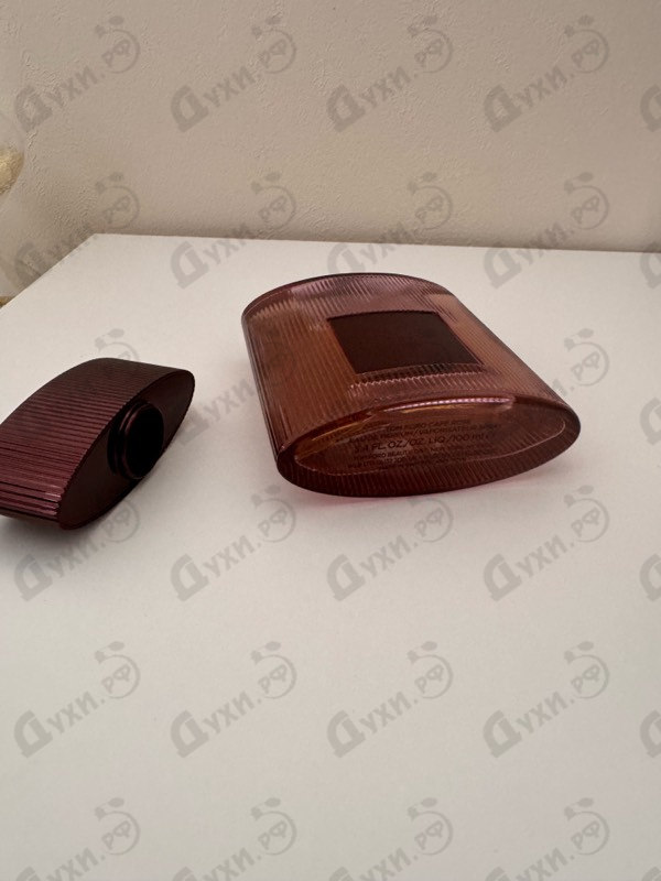 Парфюмерия Cafe Rose (2023) от Tom Ford