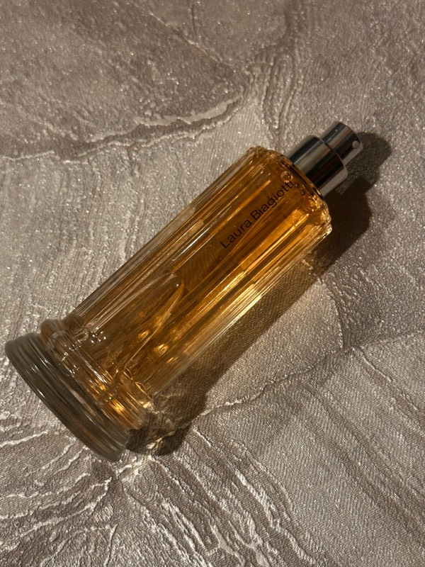 Парфюмерия Roma Fiori Bianchi от Laura Biagiotti