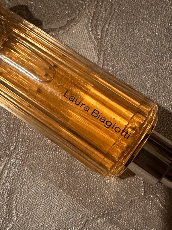 Купить Roma Fiori Bianchi от Laura Biagiotti