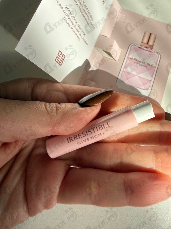 Духи Irresistible Very Floral от Givenchy