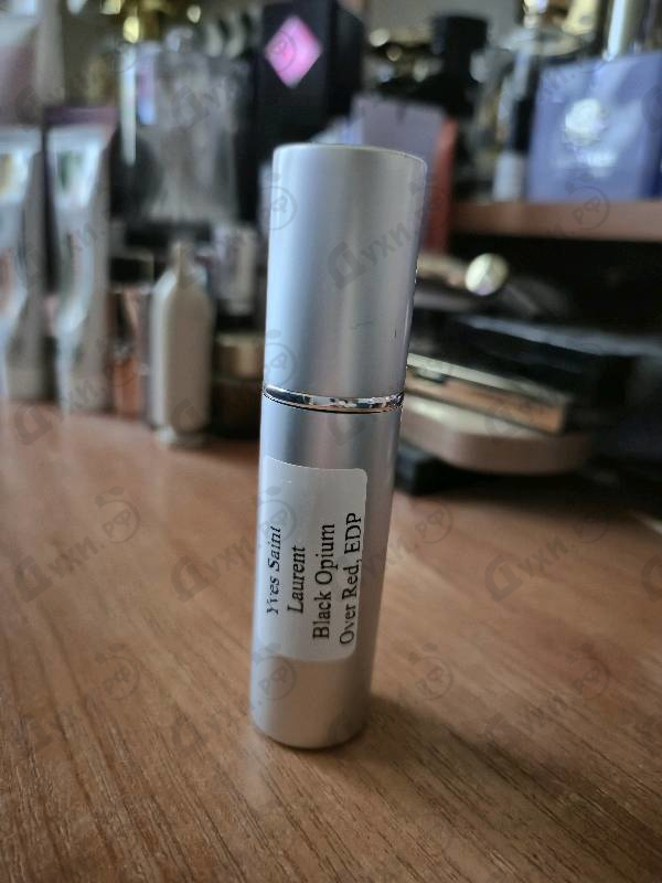 Парфюмерия Black Opium Over Red от Yves Saint Laurent