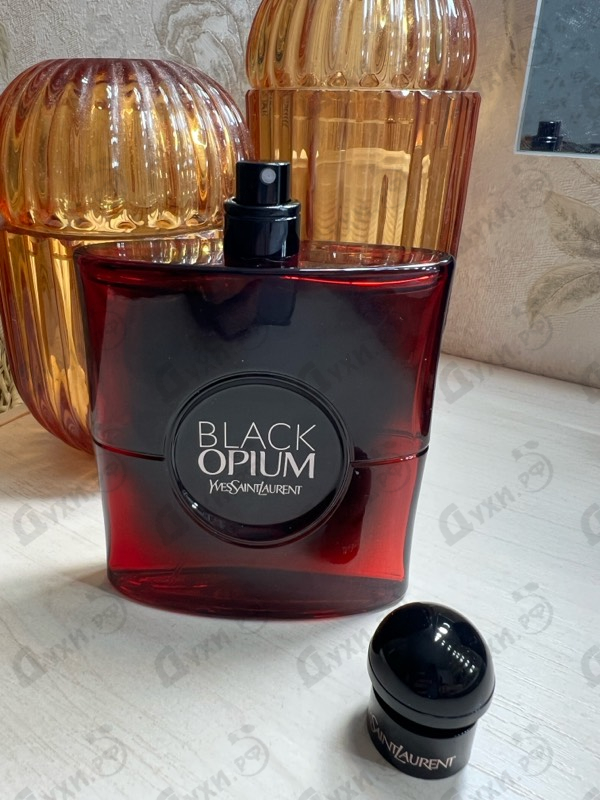 Парфюмерия Black Opium Over Red от Yves Saint Laurent