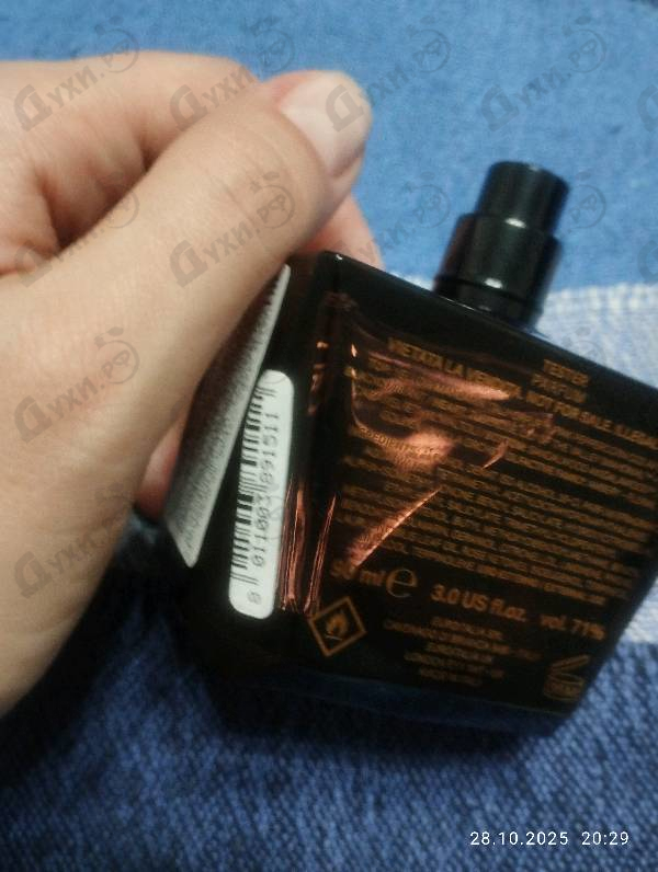 Парфюмерия Crystal Noir Parfum от Versace