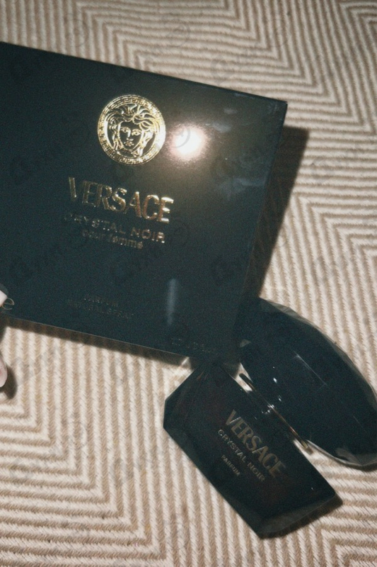 Парфюмерия Crystal Noir Parfum от Versace