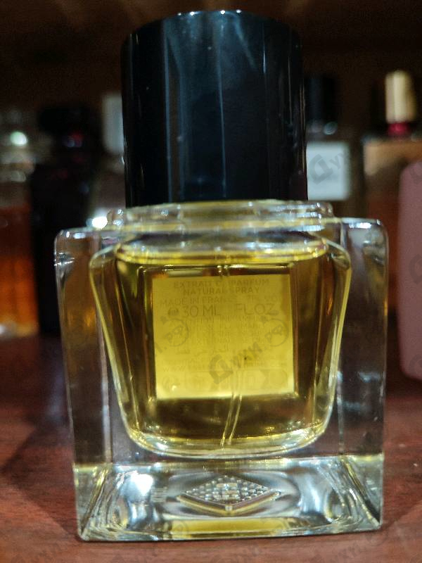 Духи Bois Imperial Extrait от Essential Parfums