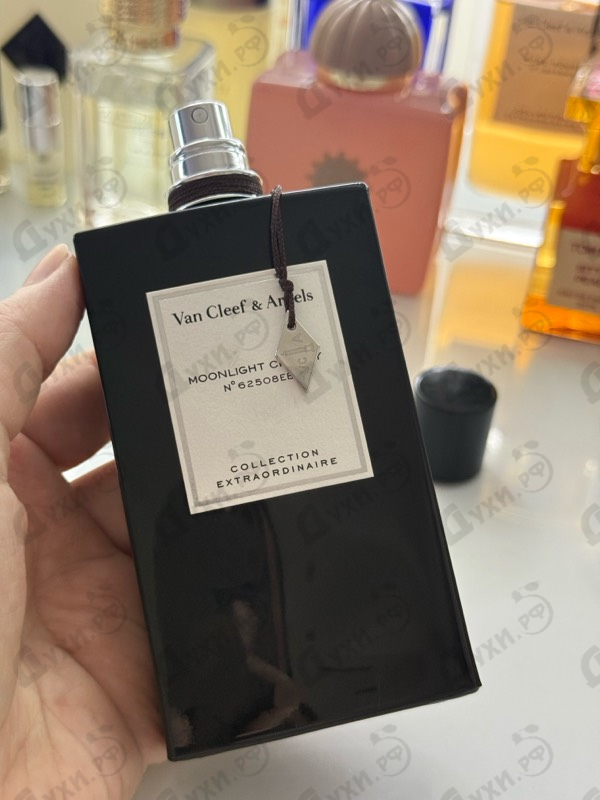 Парфюмерия Van Cleef & Arpels Moonlight Cherry