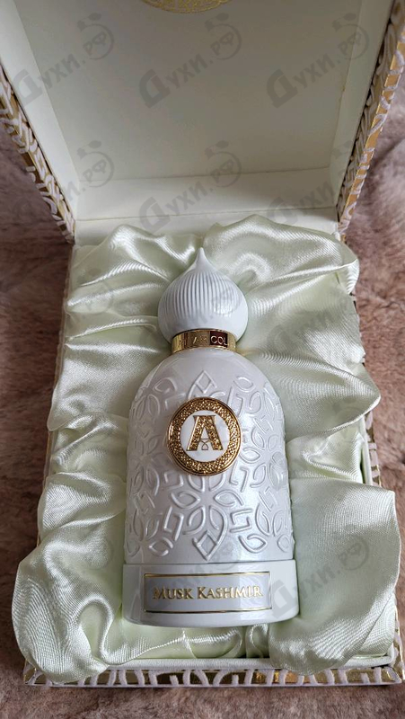 Духи Musk Kashmir Extrait от Attar Collection