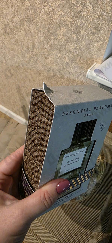 Духи Velvet Iris от Essential Parfums