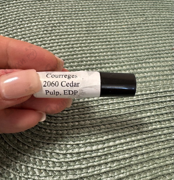 Парфюмерия 2060 Cedar Pulp от Courreges