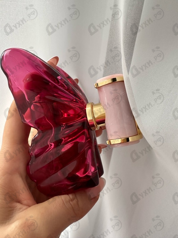 Парфюмерия Carolina Herrera La Bomba
