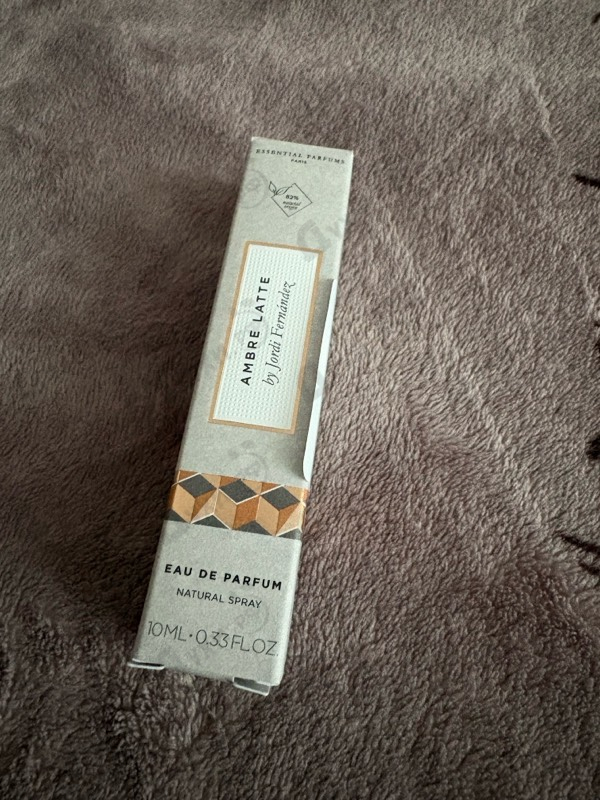 Духи Ambre Latte от Essential Parfums