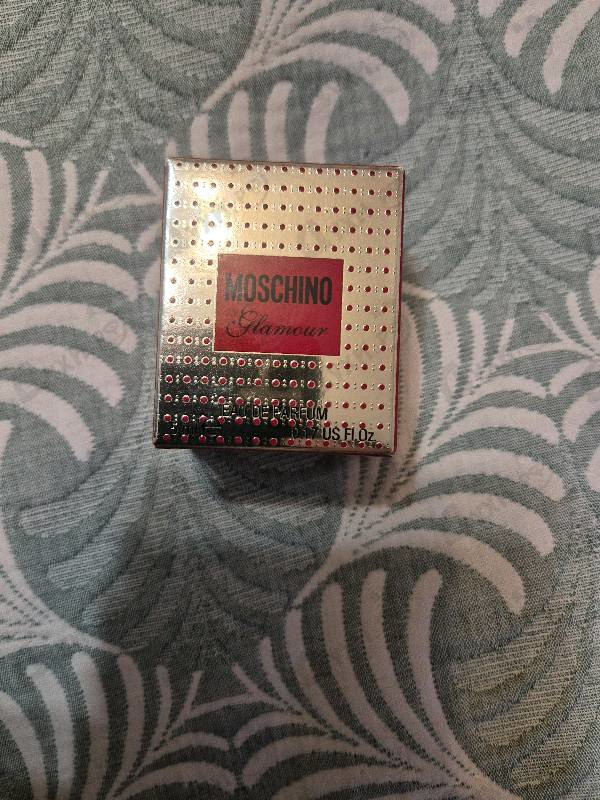 Купить Glamour от Moschino