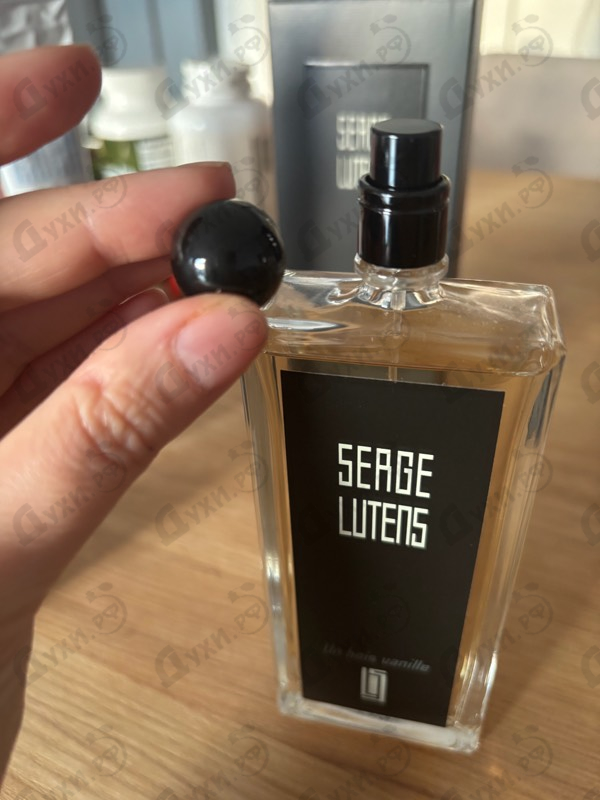 Парфюмерия Un Bois Vanille от Serge Lutens