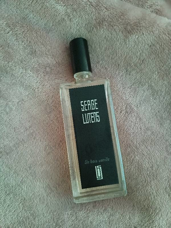 Парфюмерия Un Bois Vanille от Serge Lutens