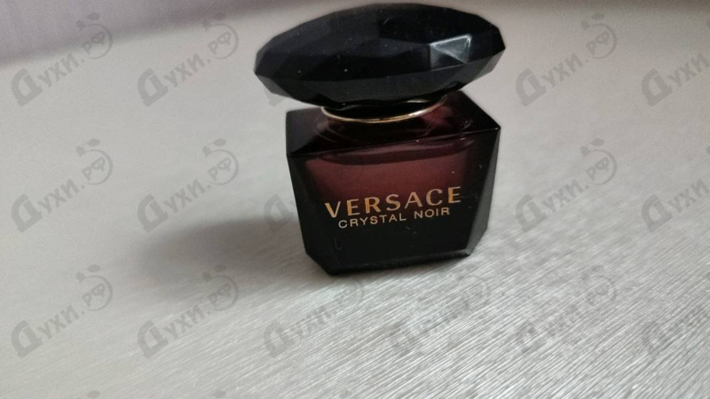 Парфюмерия Crystal Noir от Versace