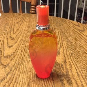 Парфюмерия Sunset Heat от Escada
