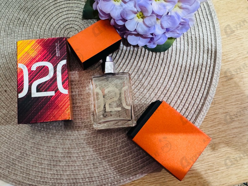 Купить Escentric 02 от Escentric Molecules